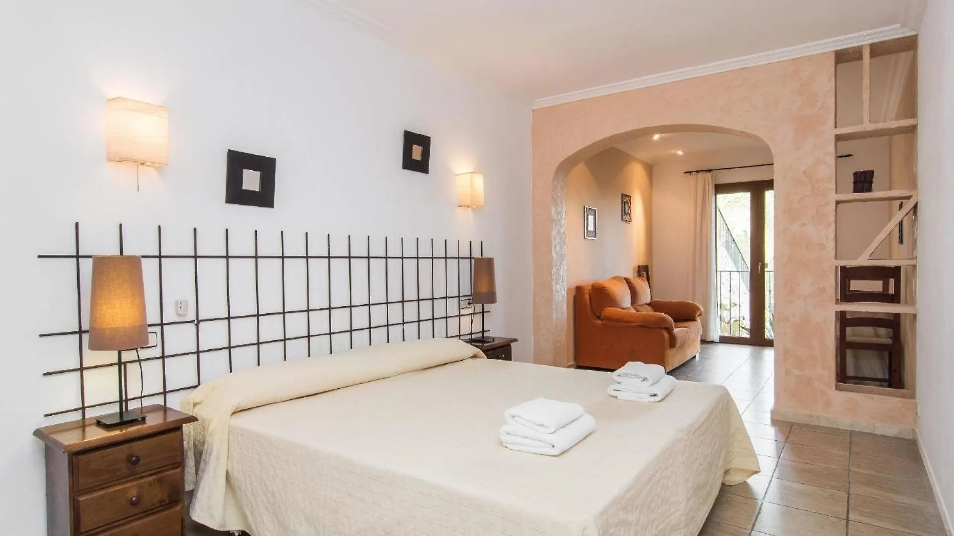 Ferienhaus Fuer 12 Personen Ca 400 M In Son Macia, Balearen Mallorca